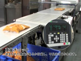凍結液卵工場[バッチ式]決められた重量があるか計量し、不良品をはじかれます。